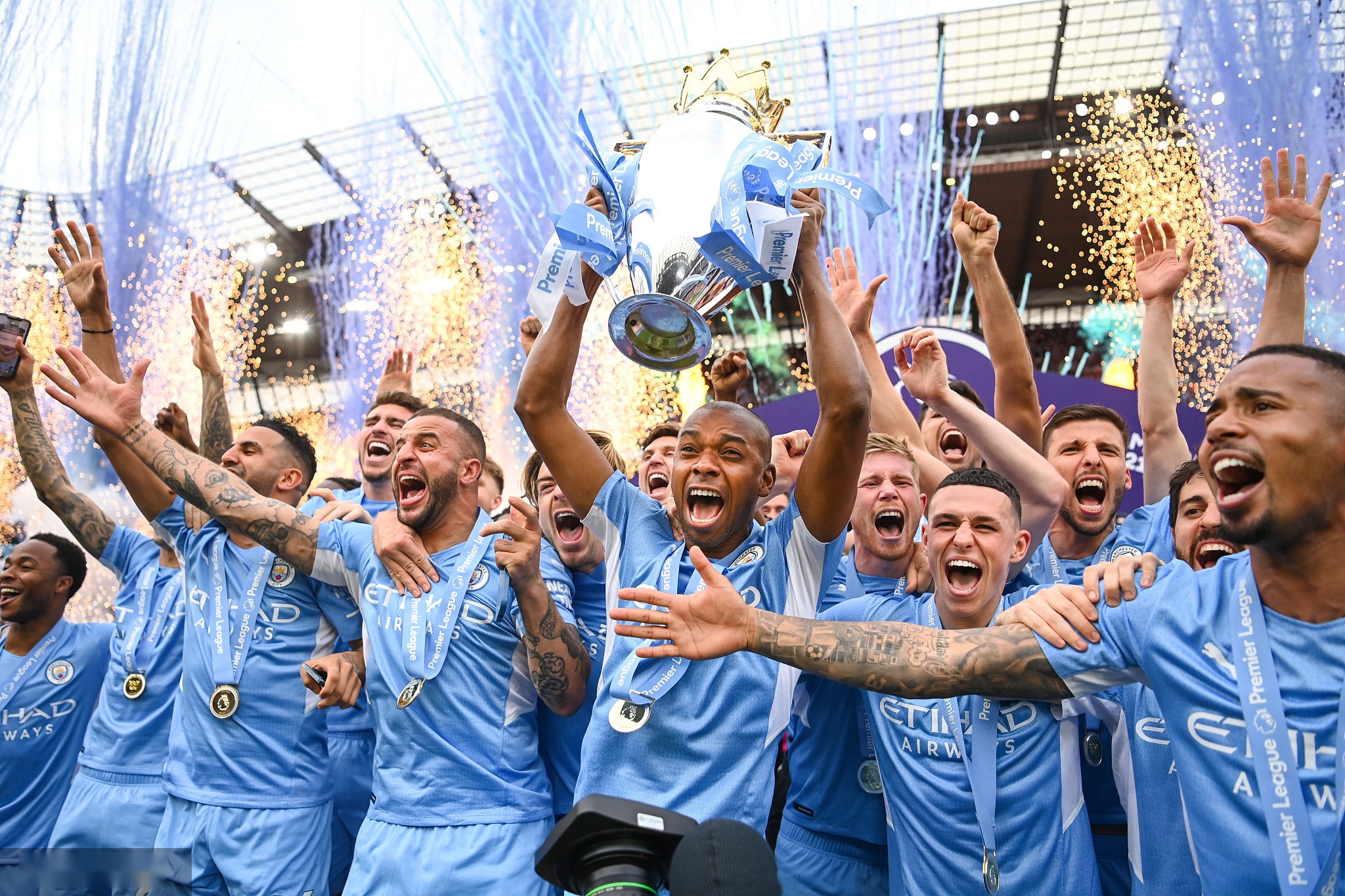 为了最大限度地发挥球队的实力，球必须由卢卡掌控.